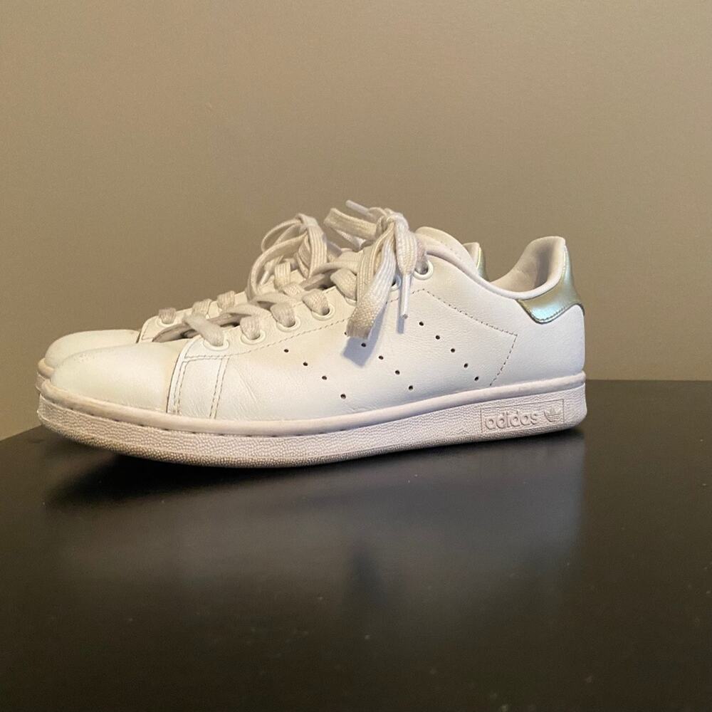 Women's Adidas Stan Smith White / Gold - Size 7